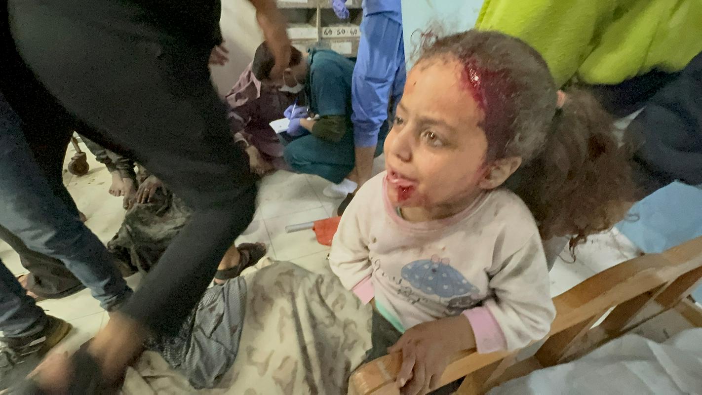 Ranjena deklica na jugu Gaze. Foto: Reuters