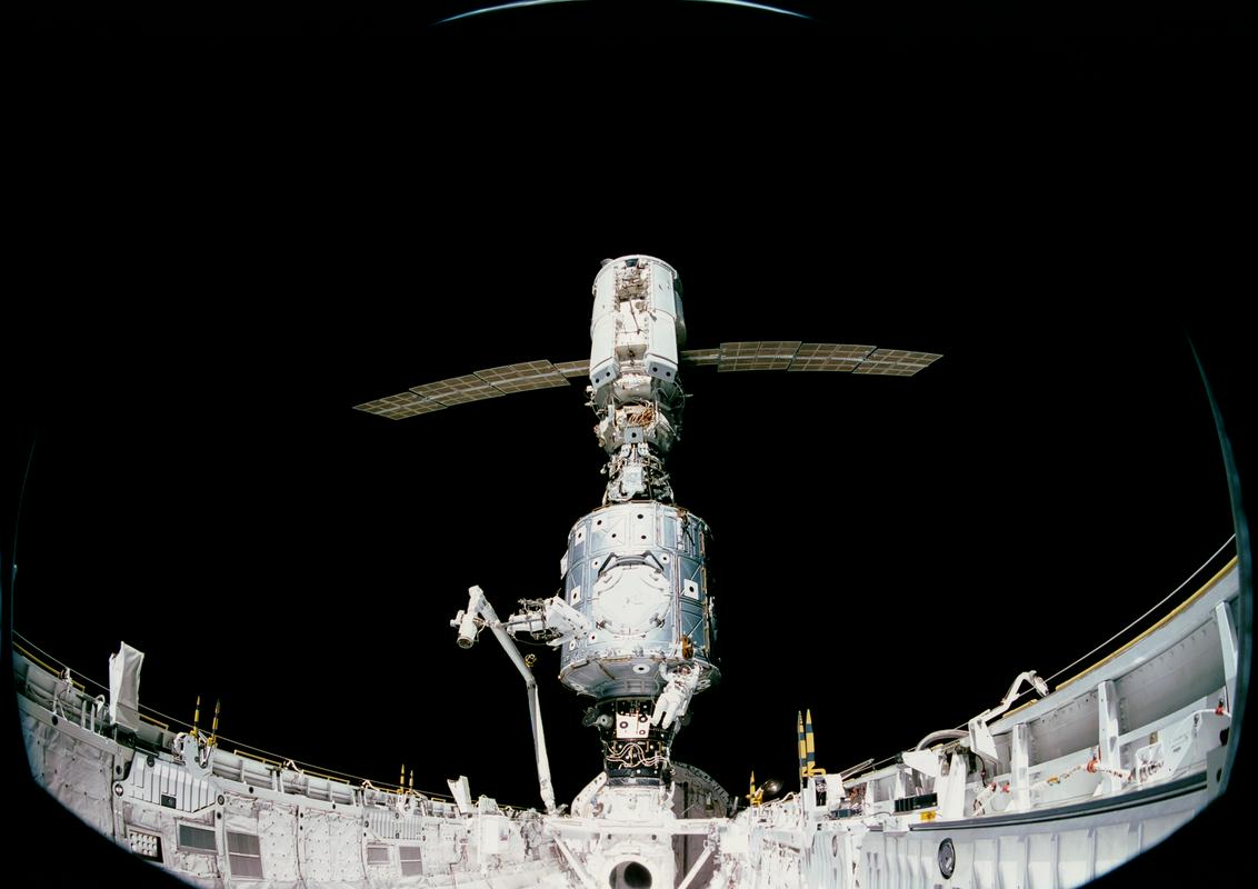 Spodaj Space Shuttle, vmes Unity, na vrhu Zarja. Foto: Nasa