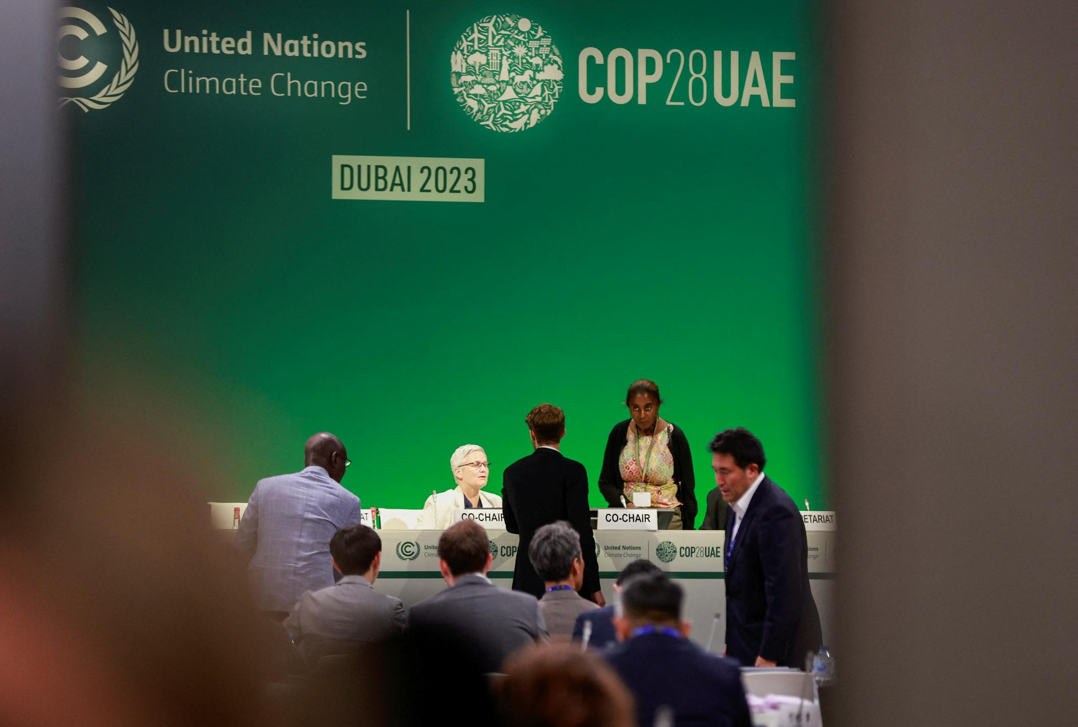 COP28: Nov predlog poziva k prehodu od gosilnih goriv, ne pa tudi k njihovi odpravi