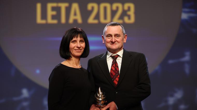 His mother and father accepted the award on Pogačar's behalf.  Photo: www.alesfevzer.com