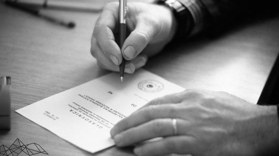 Volilni listič na dan plebiscita 23. decembra 1990, Ljubljana. Foto: Muzej novejše in sodobne zgodovine Slovenije/Nace Bizilj