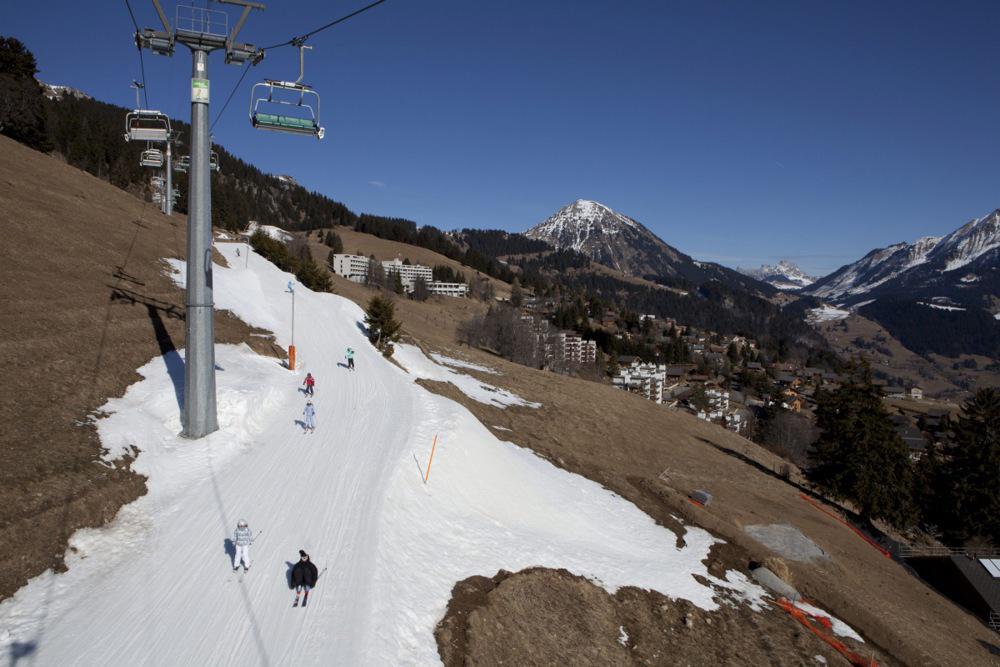 Dvig temperature za dve stopinji Celzija bi ogrozil polovico evropskih smučišč