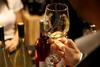 Strokovnjaki pozivajo francoske oblasti, naj spodbujajo mesec dni abstinence od alkohola