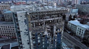 Iz Ukrajine poročajo o novih napadih ruskih letalnikov. V Harkovu ranjenih 28 ljudi.