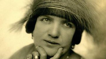 Galerija Jakopič išče gradivo in informacije o fotografinjah, delujočih med 1850 in 1950