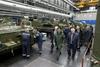 Kremelj vojaško vajo Nata označil kot grožnjo. Rusija povečuje proizvodnjo orožja.