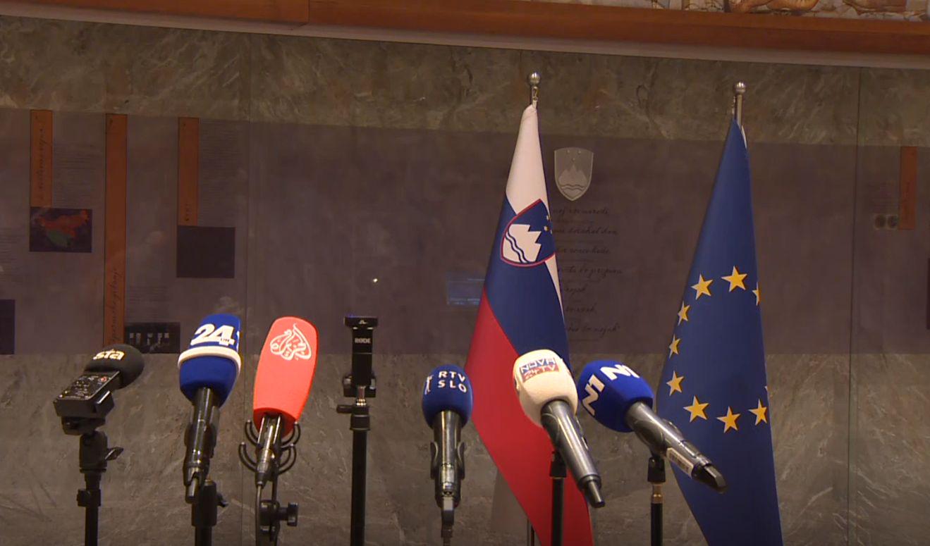DNS in SNS pozivata k sprejetju novega zakona o medijih, tudi zaradi finančne pomoči medijem