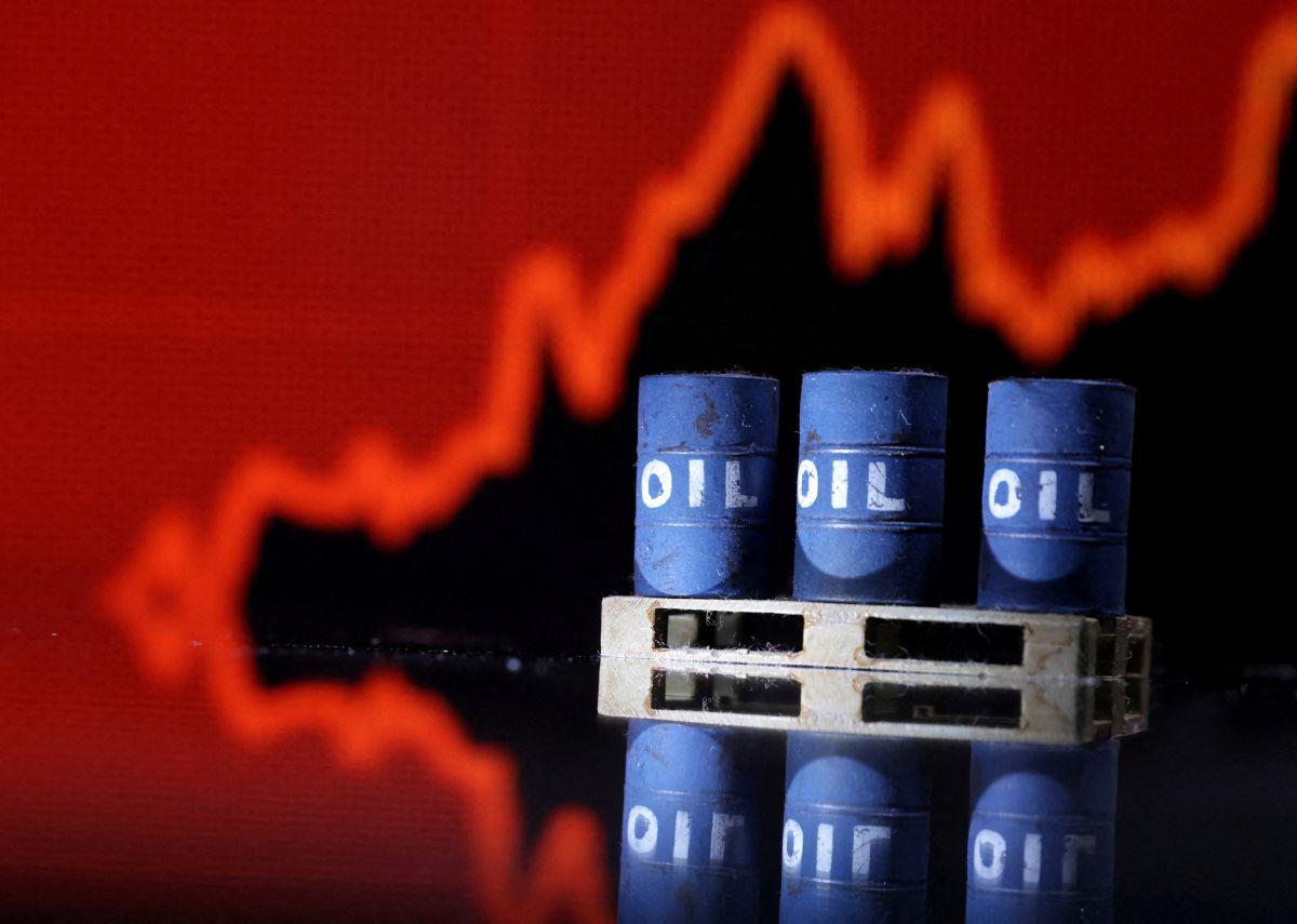 Opec+ napovedal pospešitev črpanja nafte, brez omembe izstopa Združenih arabskih emiratov