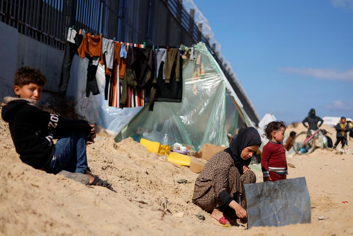 Na območje Rafe se je zateklo približno milijon in pol ljudi iz drugih delov Gaze, od koder jih je pregnala izraelska vojska. Foto: Reuters