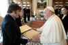 Javier Milei na obisku pri papežu Frančišku. Papež kanoniziral prvo argentinsko svetnico.