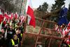 Kmetje na Poljskem protestirajo proti omejitvam EU-ja in nelojalni konkurenci