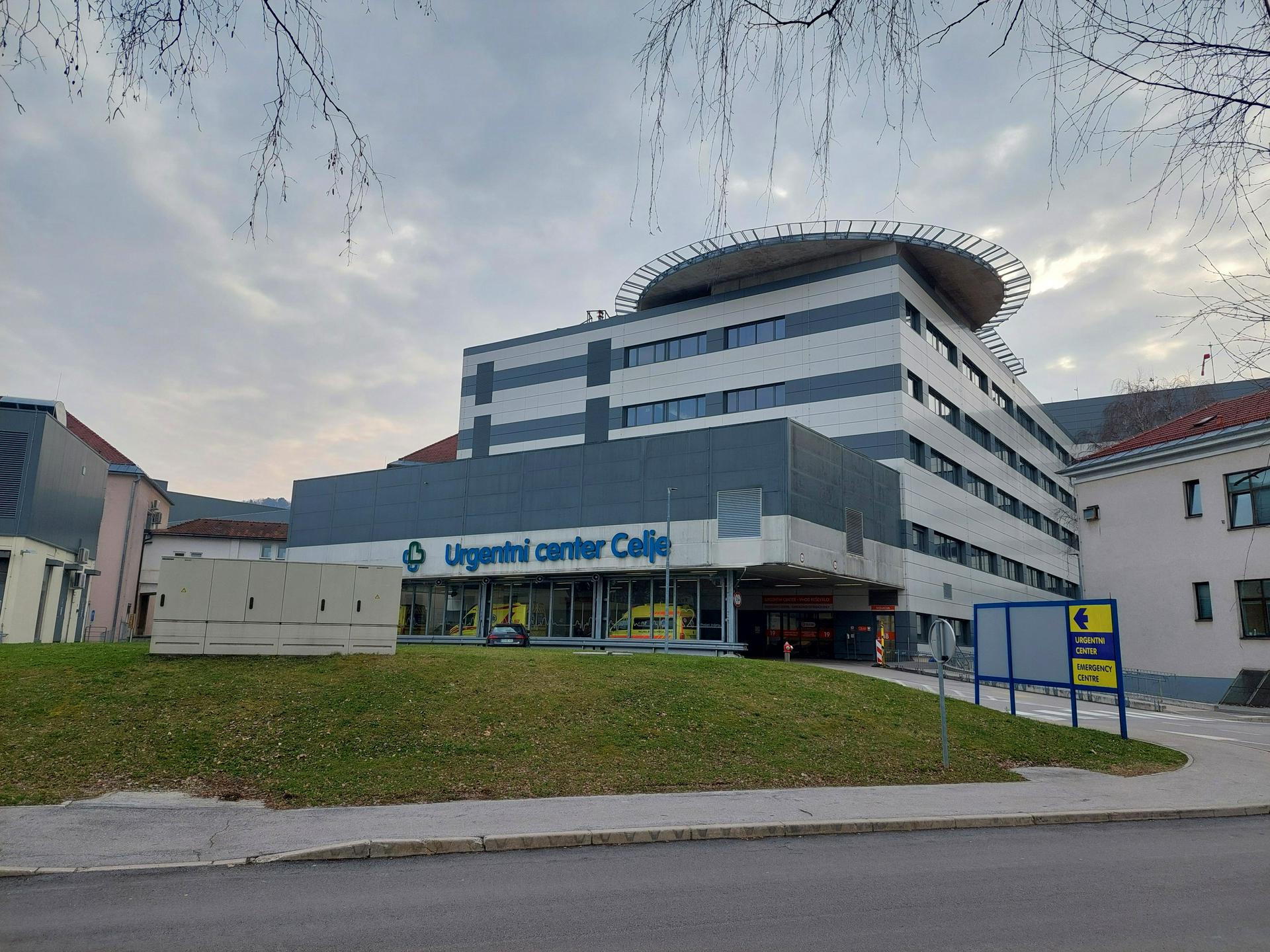 Medicinska sestra ne priznava krivde za zamenjavo identitete bolnikov na celjski urgenci