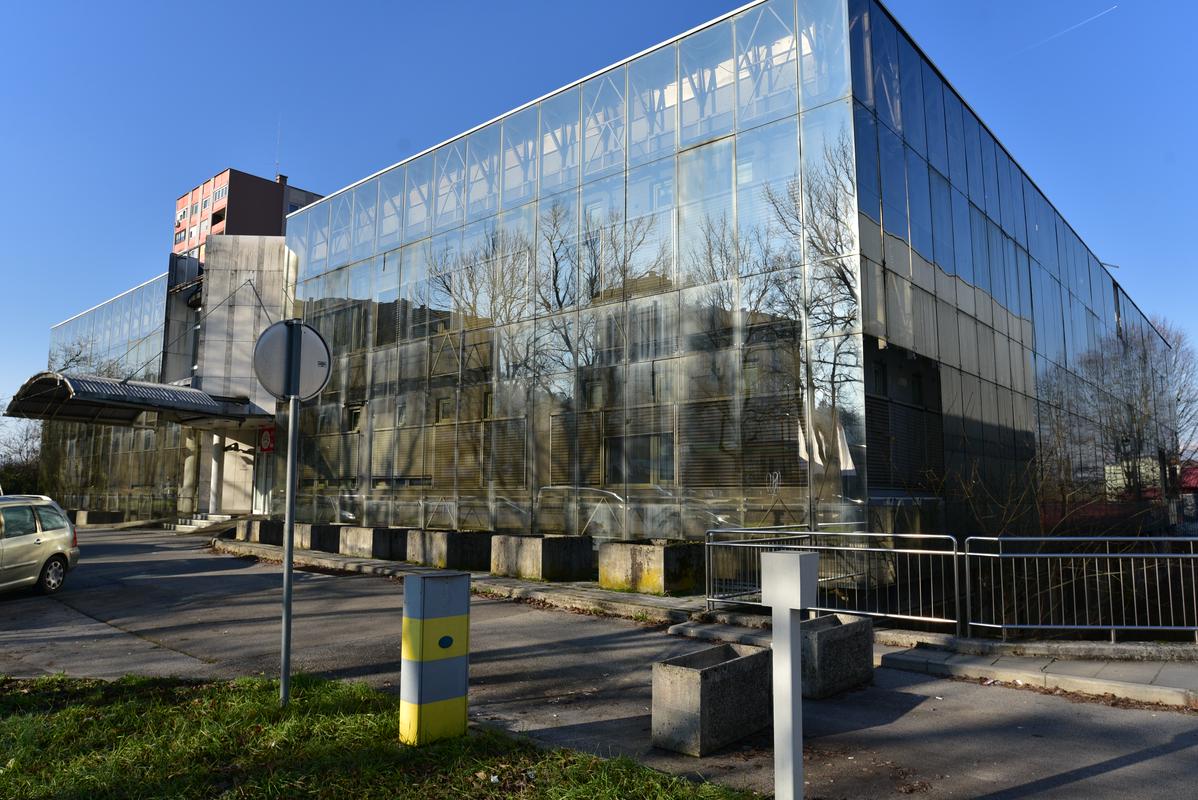 Stavba na Litijski, ki jo je ministrstvo kupilo za 7,7 milijonov, ocenjena na 6 milijonov evrov