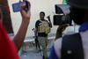 Tolpe zahtevajo odstop haitijskega premierja Henryja, ki se ne more vrniti v državo