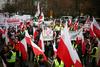 Poljski kmetje so se na ulicah Varšave spopadli s policisti