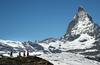 Blizu Matterhorna reševalci v tekmi s časom iščejo šest turnih smučarjev
