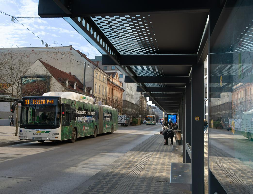 Dražje enkratne vozovnice v javnem potniškem prometu. Cene mesečnih in letnih vozovnic nespremenjene