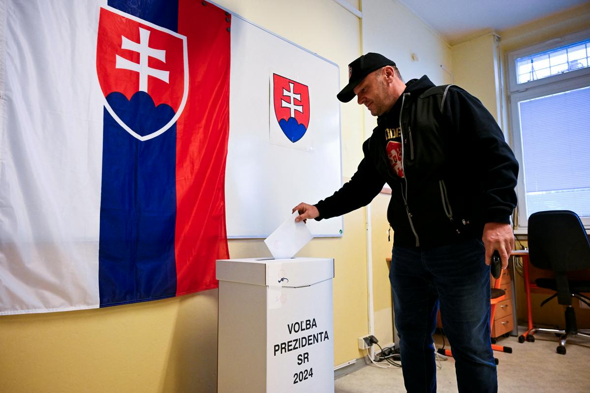 Na Slovaškem potekajo predsedniške volitve. Bo država še zaostrila stališča do vojne v Ukrajini?