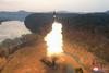 Pjongjang sporočil, da je preizkusil novo nadzvočno raketo na trdo gorivo
