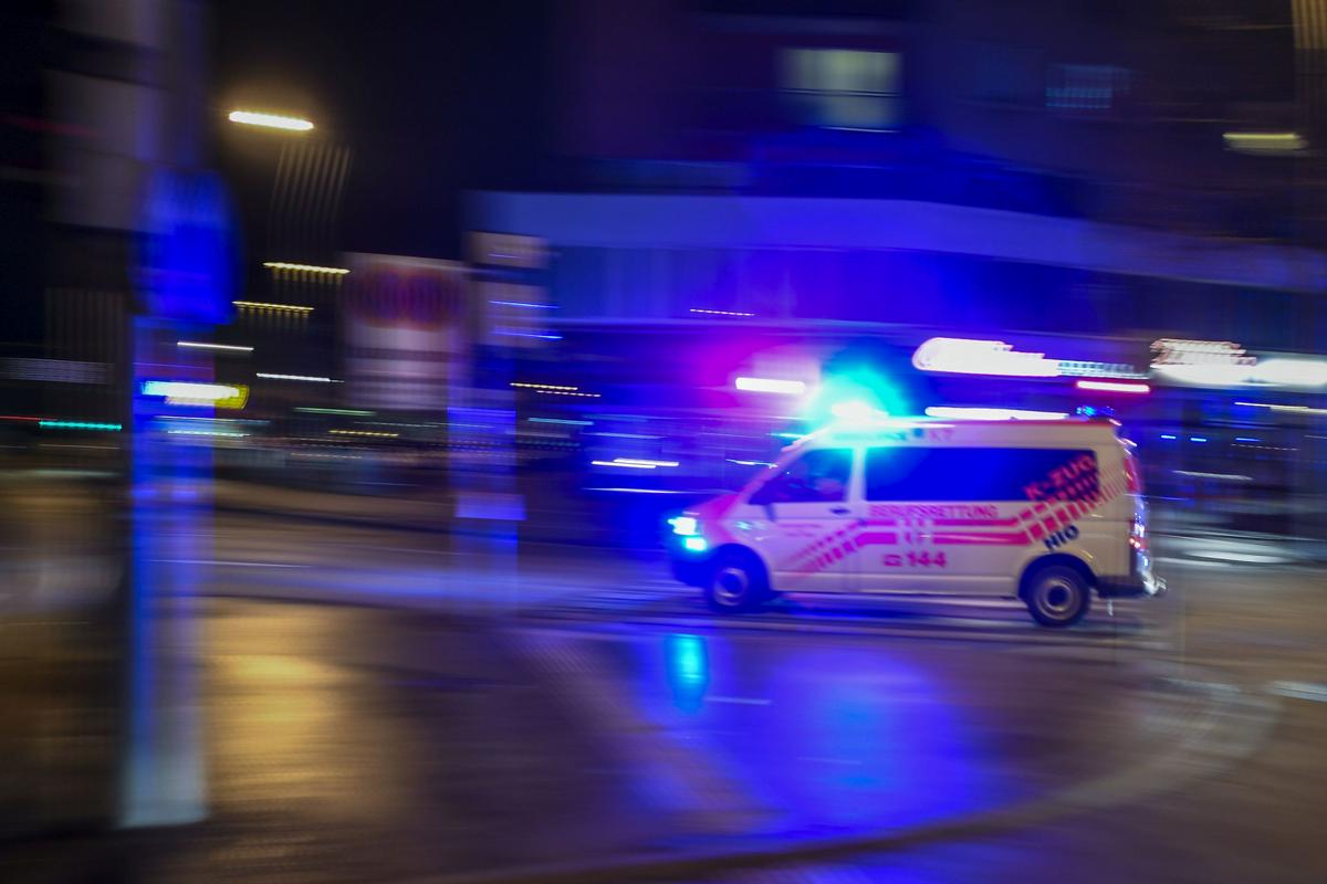 V Avstriji bodo sodili slovenskemu zdravniku, ki je v reševalnem vozilu pijan spremljal bolnika