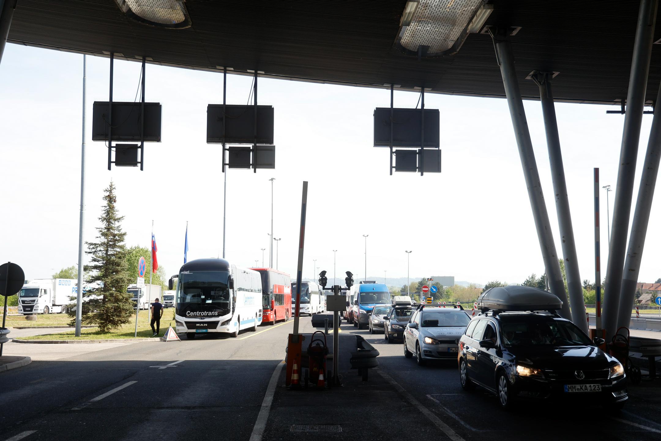 Vlada podaljšuje nadzor na meji s Hrvaško in Madžarsko do 21. decembra