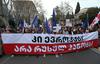 Na tisoče ljudi na ulicah Tbilisija protestiralo proti vladnemu zakonu o 