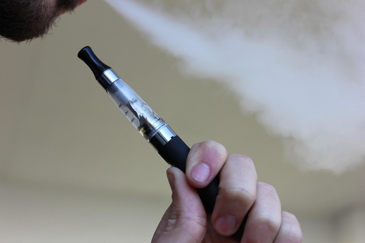 Mladoletnika po uporabi elektronskih cigaret potrebovala zdravniško pomoč