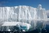 Grenlandija: Največji otok na svetu, ki ga skoraj v celoti pokriva led. A ta izginja vse hitreje. 