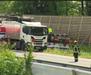 Voznik prevrnjenega tovornjaka na primorski avtocesti umrl
