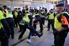 V Malmöju spopadi policije s propalestinskimi protestniki: 