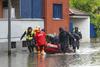 V poplavah na severu Italije umrl moški. V Benečiji razglasili izredno stanje.