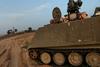 Izraelska vojska nadaljuje z napadi na jugu in severu Gaze