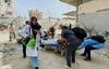 V Gazi ubitih še 85 ljudi, zadeta bolnišnica. Na Zahodnem bregu sedem smrtnih žrtev.