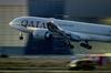 Zaradi turbulence 12 poškodovanih na poletu iz Katarja na Irsko