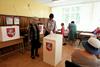Litovci v drugem krogu predsedniških volitev izbirajo med zdajšnjim predsednikom in premierko