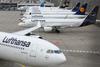 Lufthansa bo potnikom v ekonomskem razredu spet ponujala brezplačno pijačo