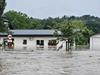 V Boračevi poplavilo okoli 100 hiš, voda ni pitna. V Gornji Radgoni zaradi plazov dve evakuaciji.