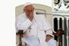 Papež Frančišek duhovnikom: Pridige naj bodo dolge največ 8 minut, sicer ljudje zaspijo