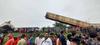 V železniškem trčenju v Indiji umrlo 15 ljudi