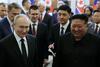 Putin Kimu med obiskom podaril luksuzno limuzino, čajni servis in bodalo