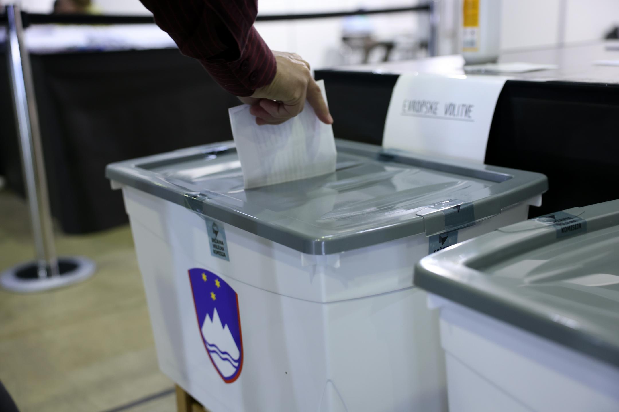 Ob polnoči bo nastopil volilni molk pred štirimi referendumi