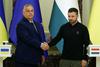 Orban med nenapovedanim obiskom Kijeva Zelenskega pozval, naj premisli o krajšem premirju
