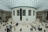 Umetnik iz Britanskega muzeja ukradel, nato pa v zabojček za donacije 