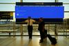 Po svetu obsežen izpad računalniških sistemov, na letališčih motnje postopoma odpravljajo