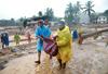 V poplavah in zemeljskih plazovih v Indiji najmanj 63 mrtvih, več kot sto ljudi je še zasutih