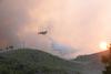 Gasilci se borijo s požari na območju Šibenika in Makarske, kjer je velik del ostal brez elektrike