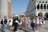 Benečanov zaradi množičnega turizma vsako leto manj