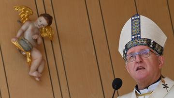 Zore: Človek brez Boga je nag in ogrožen. Ogrožajo ga stvarstvo in ljudje okoli njega.