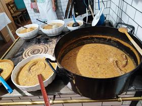 Ričet, skuhan na štedilniku kot so ga uporabljali včasih (na drva). Foto: Tanja Mojzer