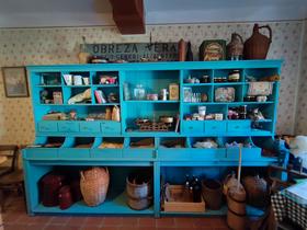 Oprema v Notranjski hiši: pohištvo v kuhinji Foto: Tanja Mojzer